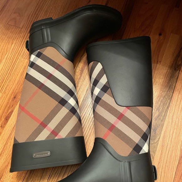 AUTHENTIC Burberry Rain Boots - Picture 7 of 7